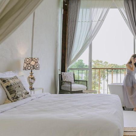 White Wall Riverfront Hotel Kamphaeng Phet Exteriör bild