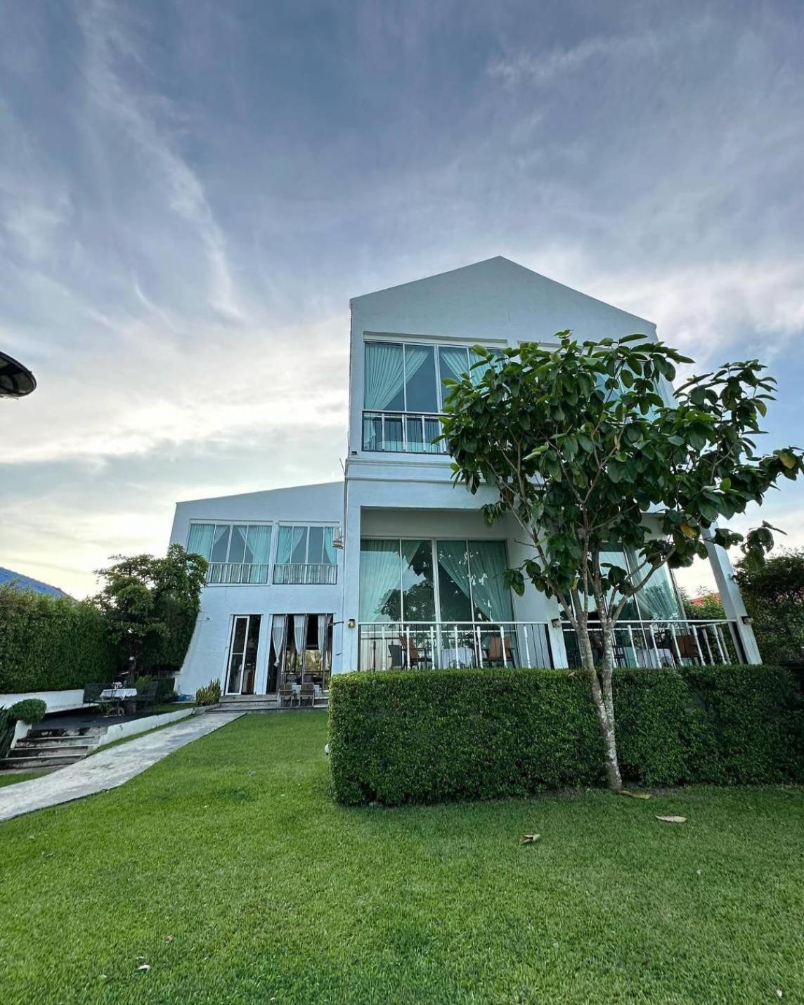 White Wall Riverfront Hotel Kamphaeng Phet Exteriör bild