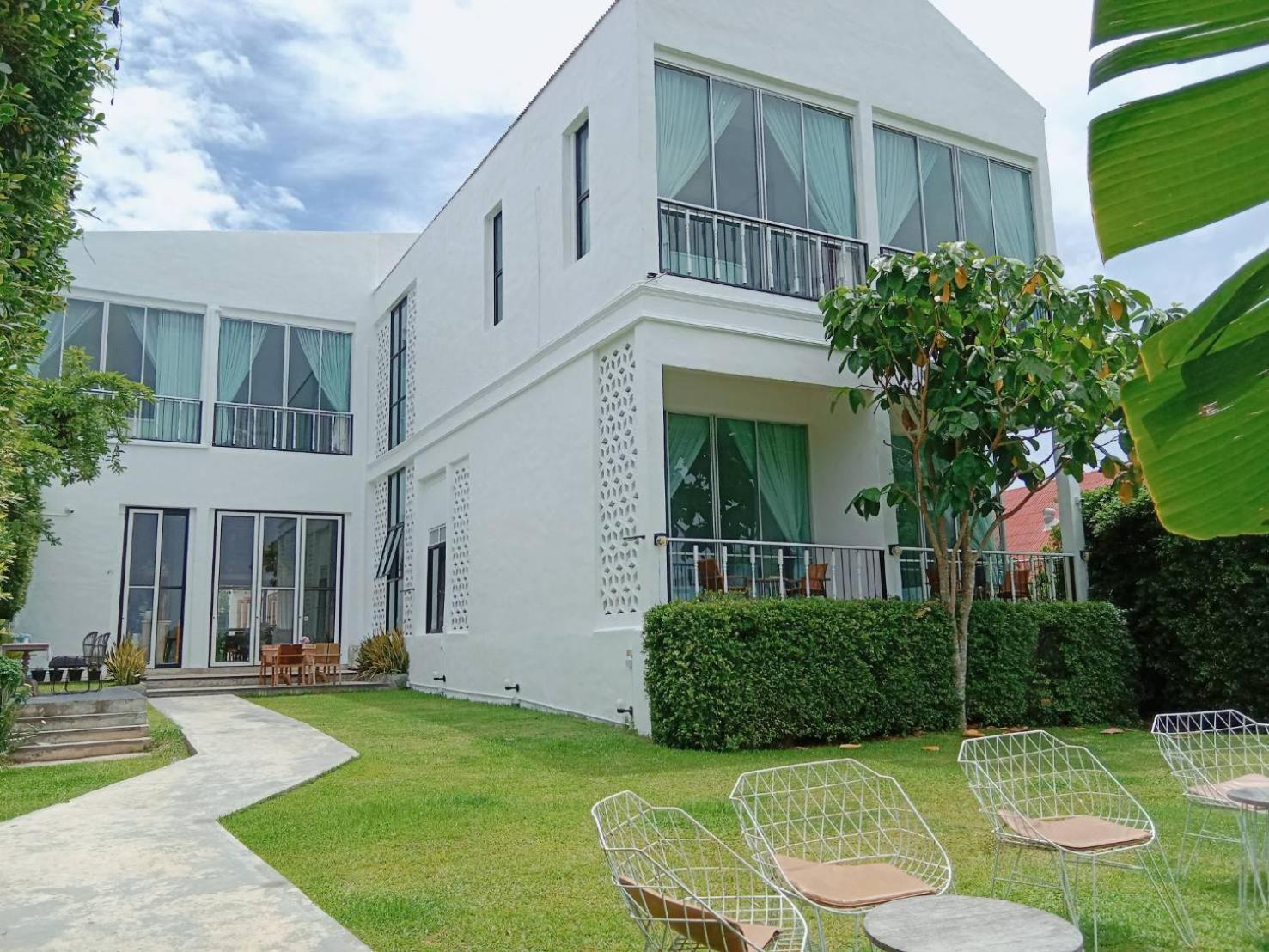 White Wall Riverfront Hotel Kamphaeng Phet Exteriör bild