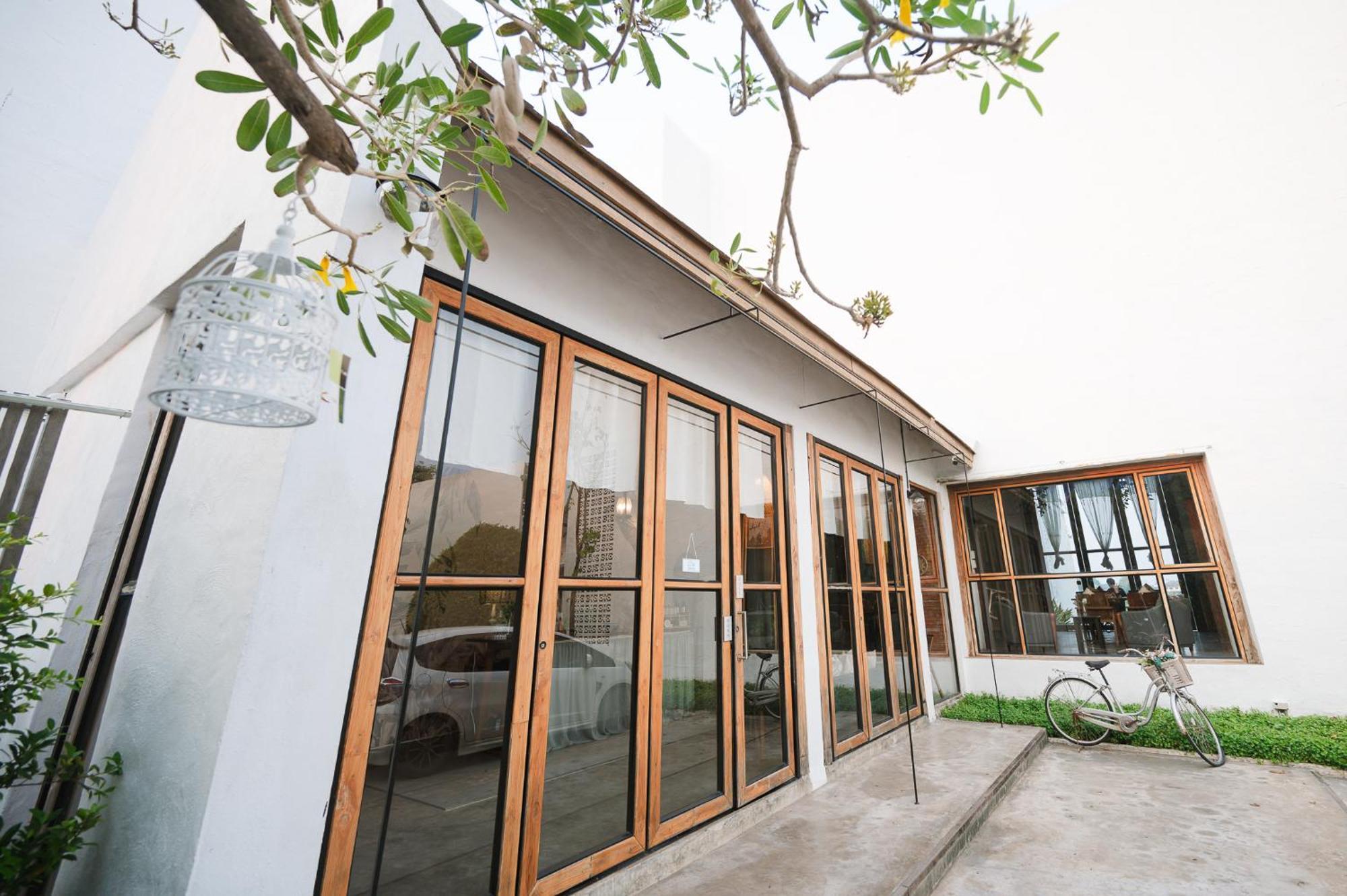 White Wall Riverfront Hotel Kamphaeng Phet Exteriör bild