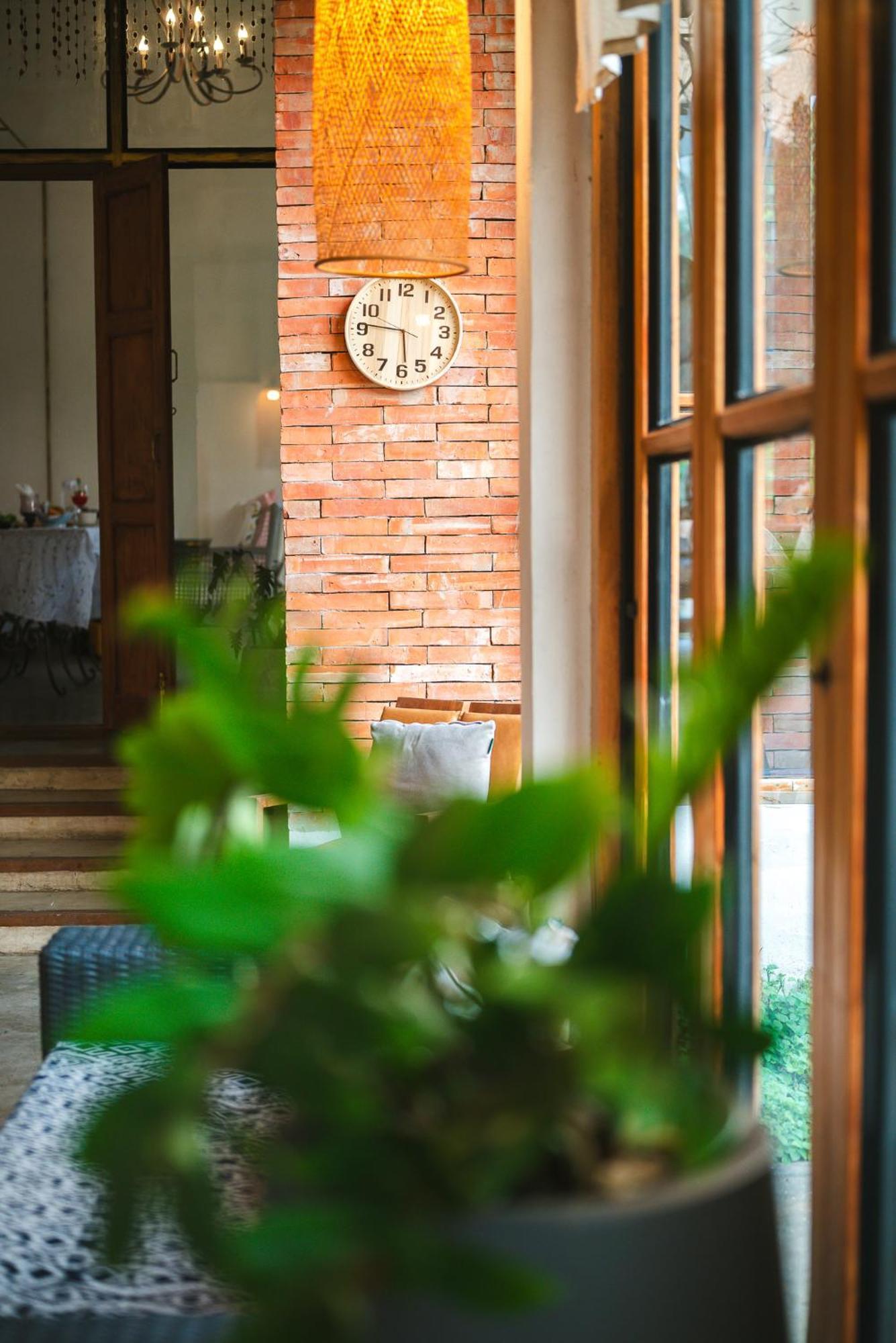 White Wall Riverfront Hotel Kamphaeng Phet Exteriör bild