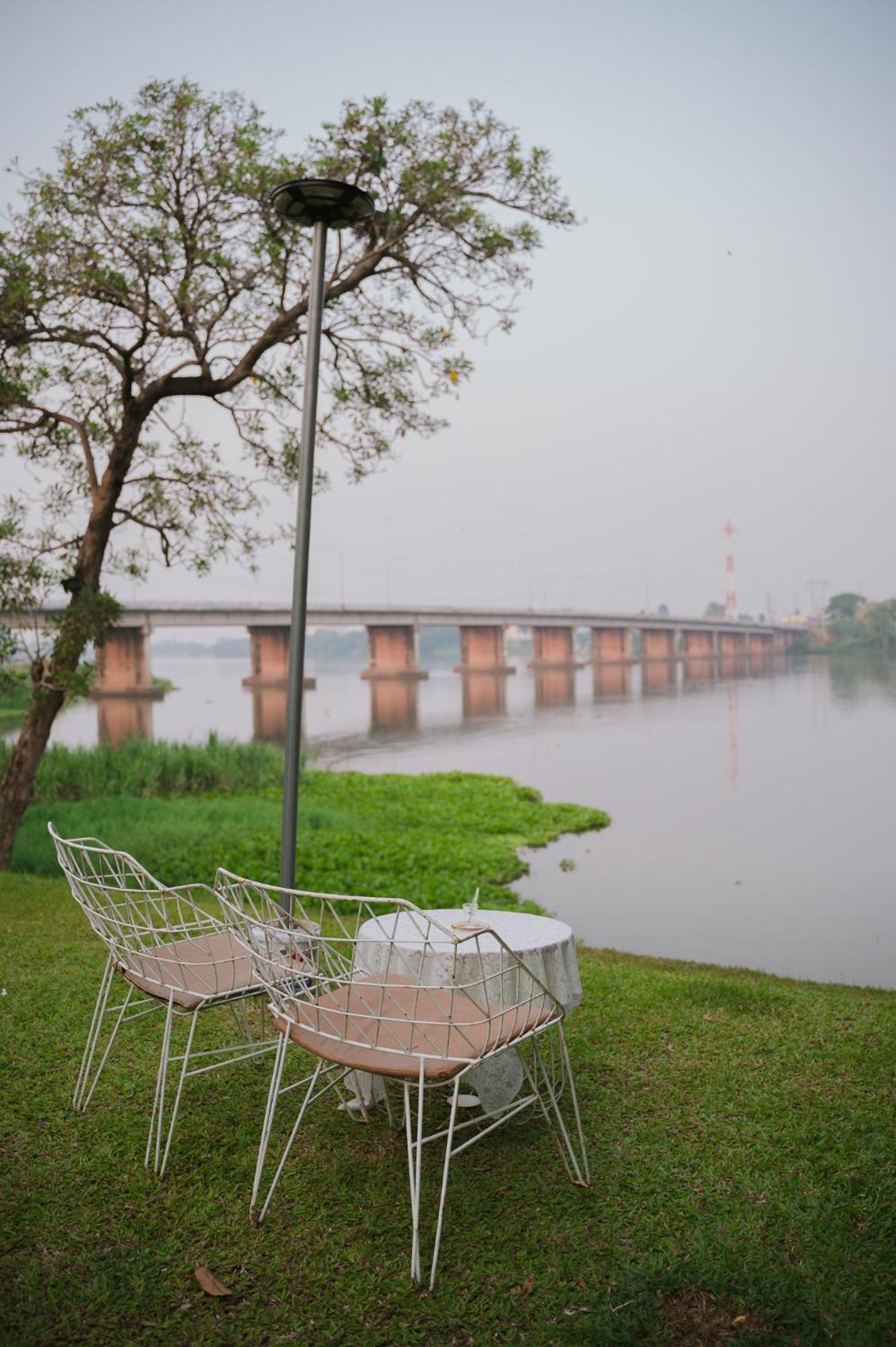 White Wall Riverfront Hotel Kamphaeng Phet Exteriör bild