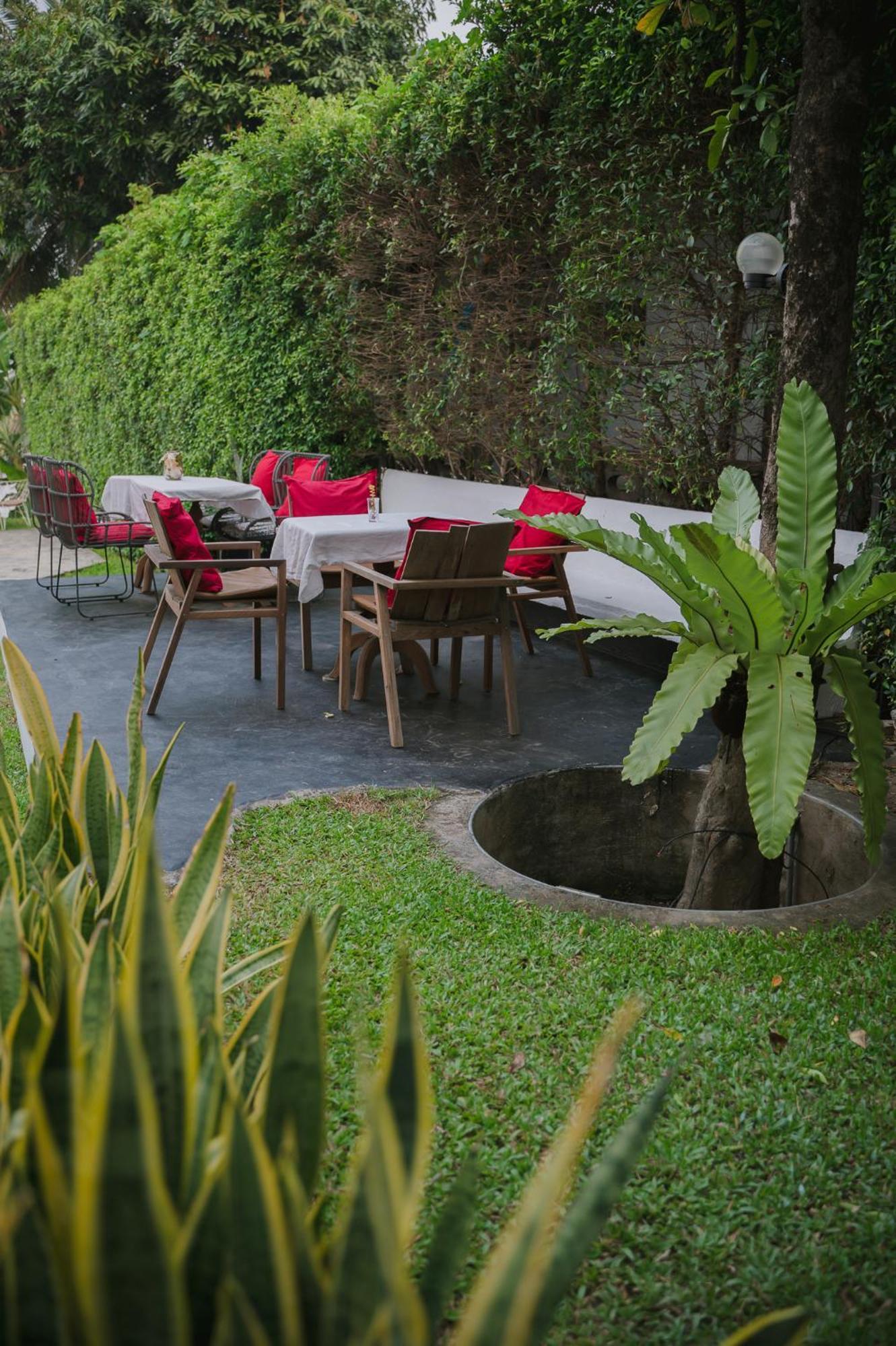 White Wall Riverfront Hotel Kamphaeng Phet Exteriör bild