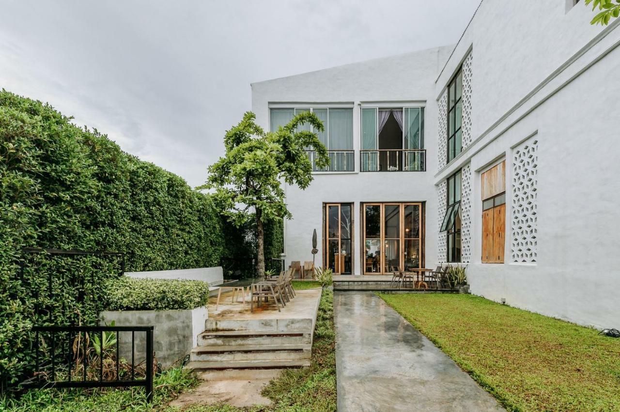 White Wall Riverfront Hotel Kamphaeng Phet Exteriör bild