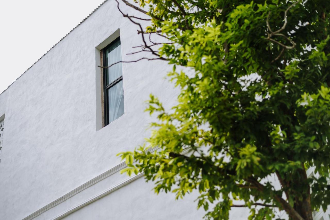 White Wall Riverfront Hotel Kamphaeng Phet Exteriör bild